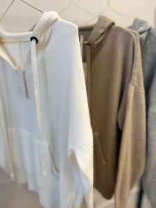 Bluza wełniana z kapturem merino